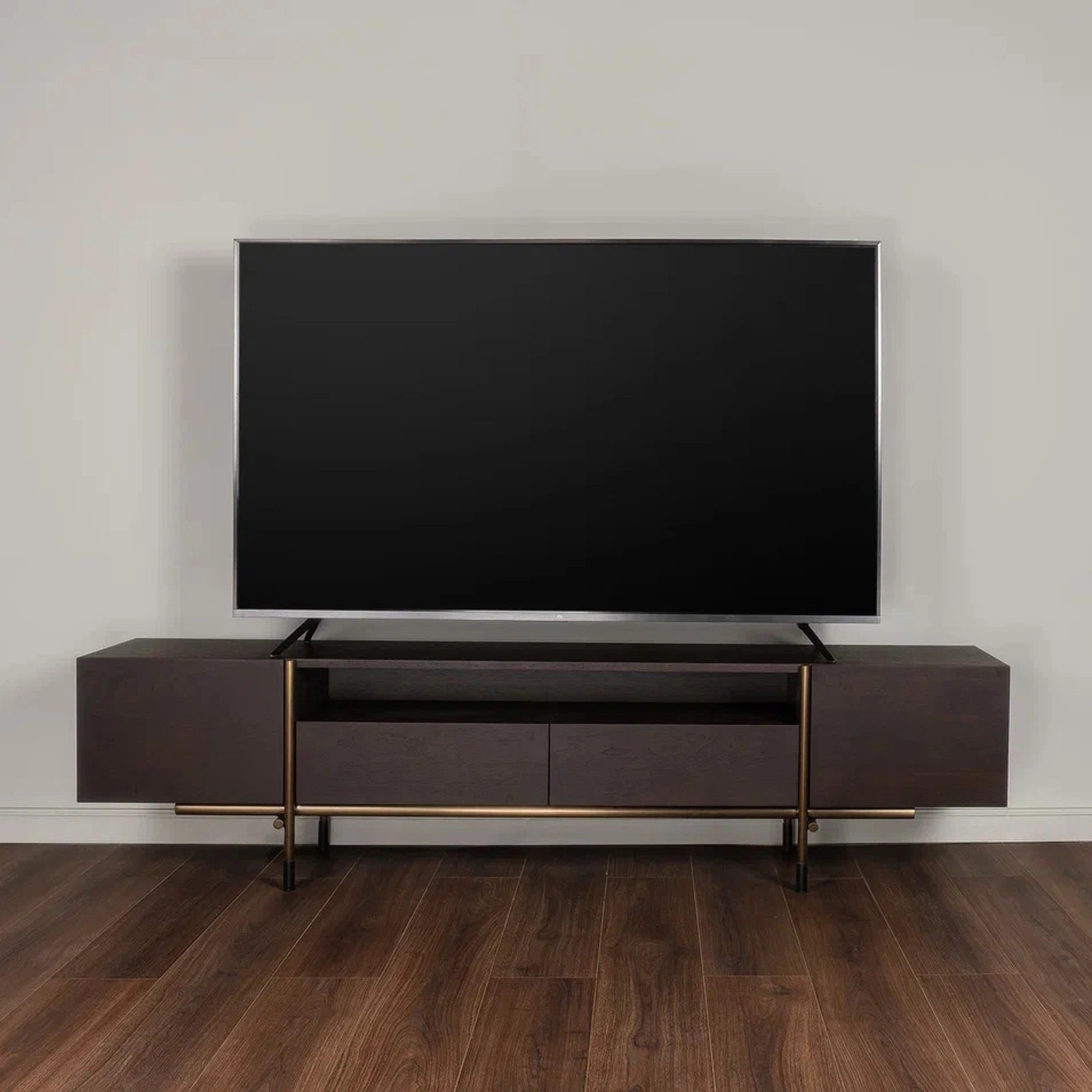 Тумба под TV отделка шпон ореха MP-02, WJ-09, черные матовые колпачки на ножках FB.TV.OB.2