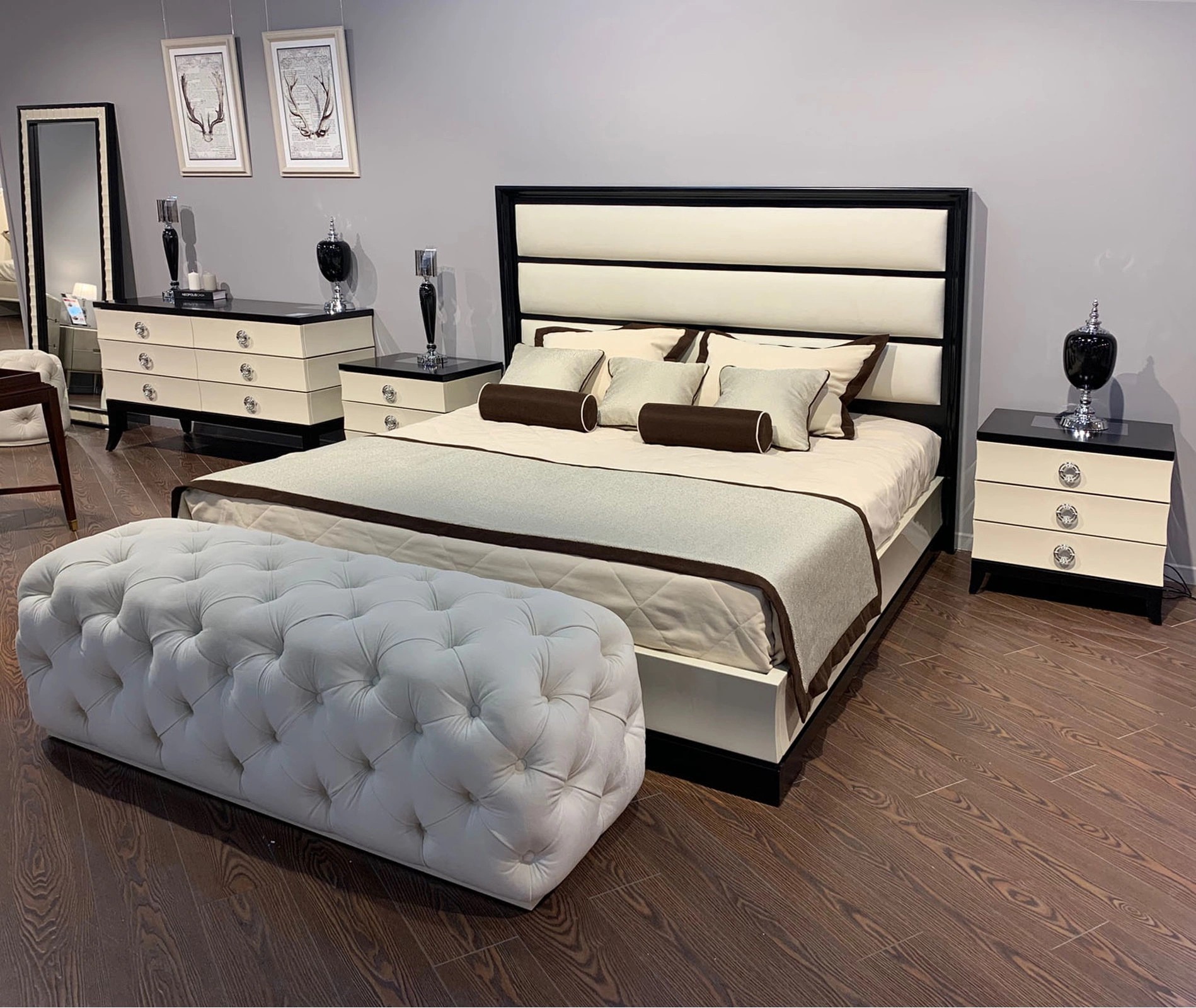 Кровать с решеткой отделка бежевый блестящий лак beige B gloss, шпон вишни H, ткань Anizo-01 FB.BD.PT.610