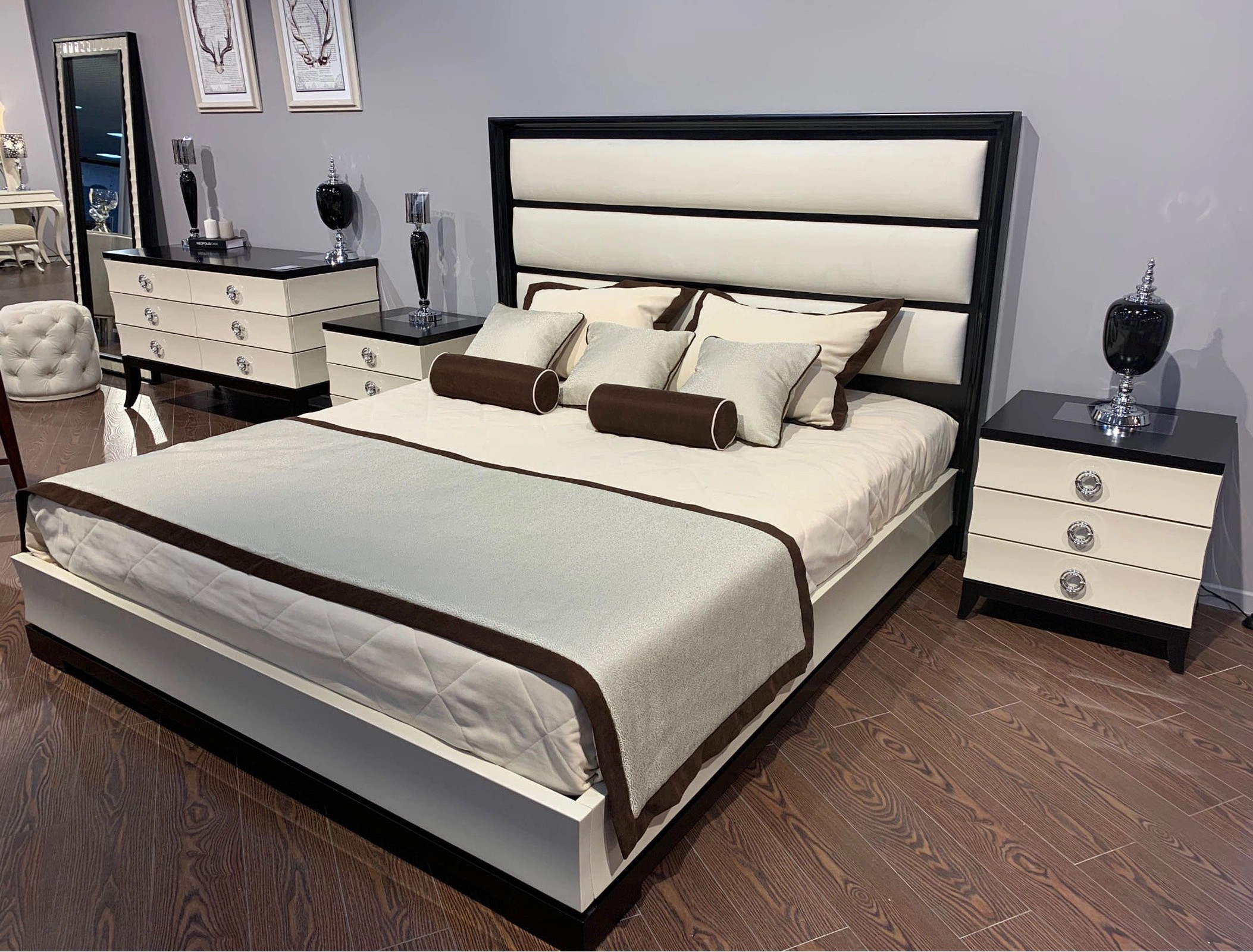 Кровать с решеткой отделка бежевый блестящий лак beige B gloss, шпон вишни H, ткань Anizo-01 FB.BD.PT.610