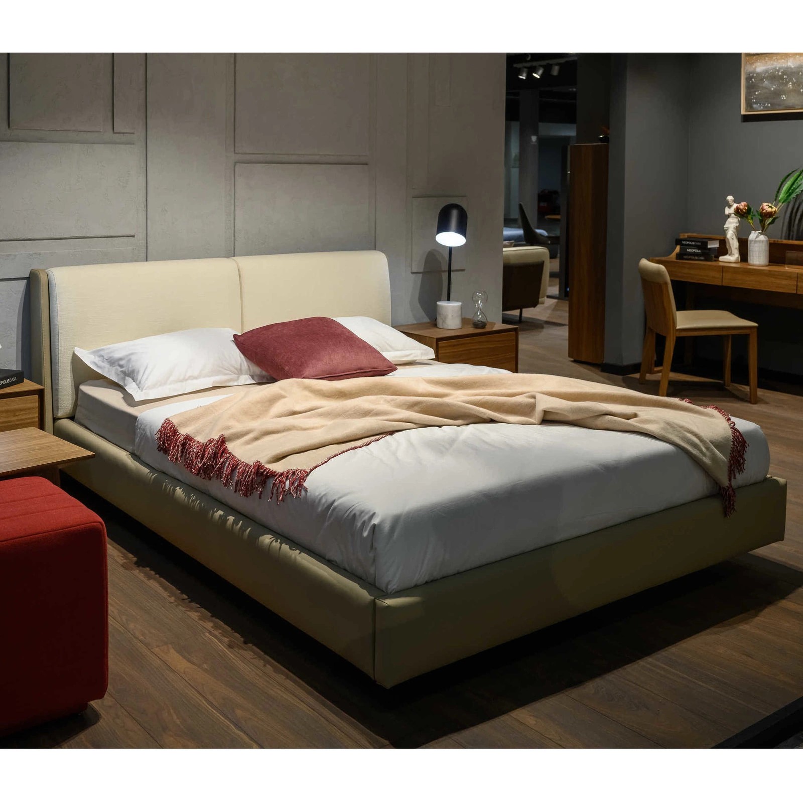 Кровать с решеткой отделка ткань 152, экокожа PU63 MDI.BD.MRM.1